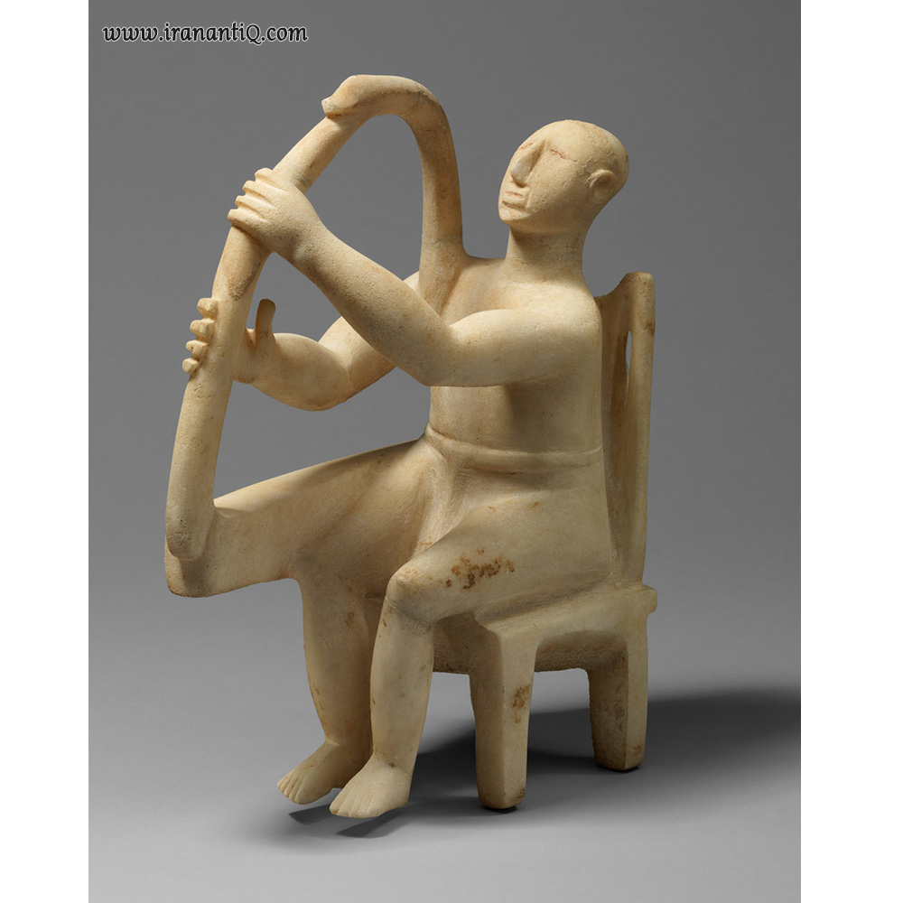 مجسمه مرمرین مردی نشسته با چنگ ، یونان ، اواخر سیکلاد یکم - اوایل سیکلاد دوم ، 2800-2700 ق.م ، محل نگهداری : موزه مترو پولیتن