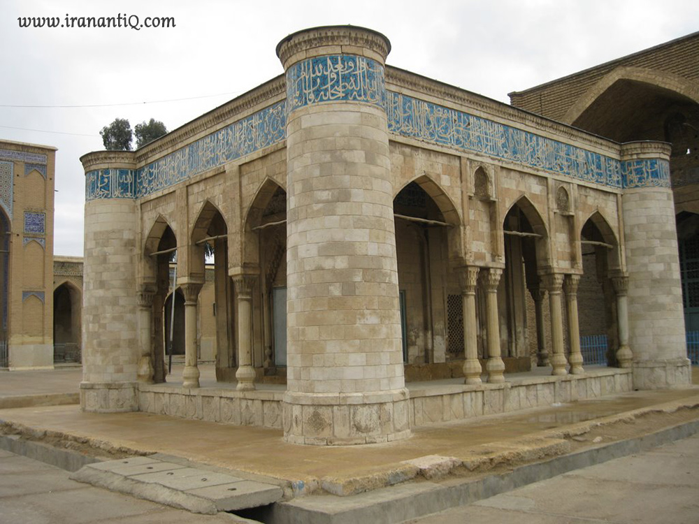 کتیبه ای از معرق سنگ و کاشی - بنای تاریخی خانه خدا در مسجد عتیق شیراز