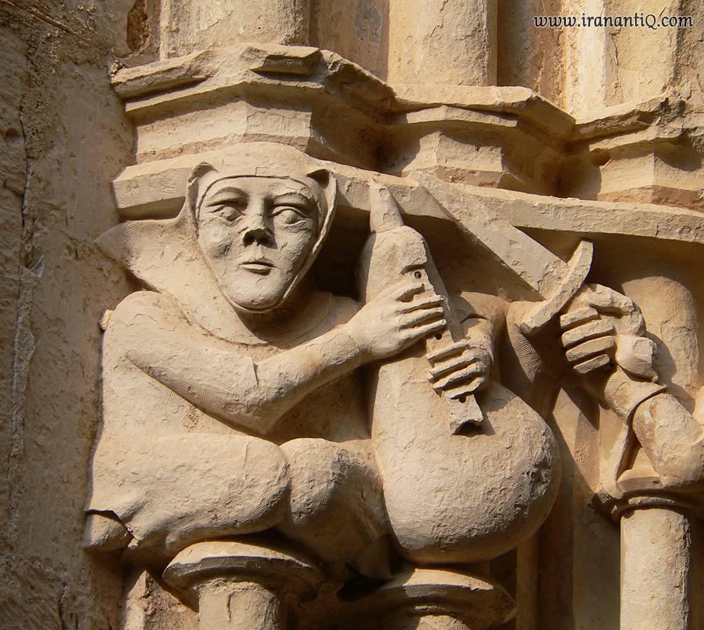 نقش برجسته از نی انبان (bagpipe) در کلیسای سانتا کروس اسپانیا ، مربوط به قرون وسطی