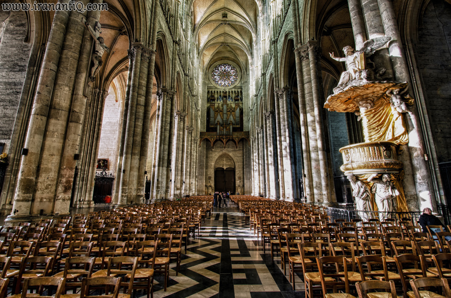 نقش عناصر صعودی و خطوط پویا در معماری به سبک گوتیک ، کلیسای جامع آمین در فرانسه