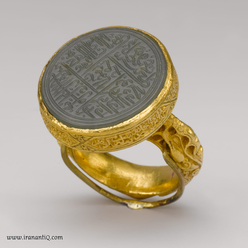 انگشتری متعلق به اواخر قرن 15 و اوایل قرن 16 میلادی ، حکاکی شده بر روی سنگ نفریت ، به ایران و یا آسیای مرکزی نسبت داده شده است. محل نگهداری : موزه متروپولیتن