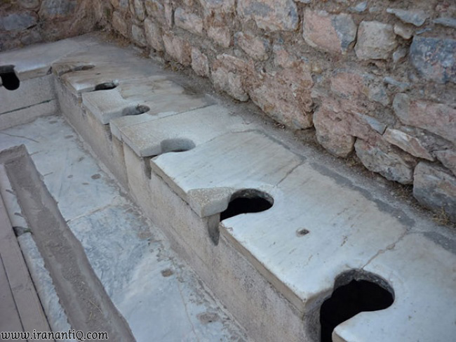 اولین توالت مجهز به سیفون