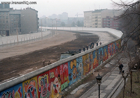 دیوار برلین و نوار مرگ (تصویر چپ)