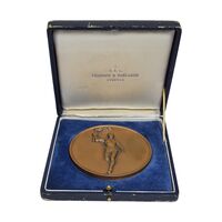 مدال یادبود وزارت فرهنگ و شورای آموزشگاههای کشور (با جعبه فابریک) - AU - محمدرضا شاه