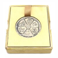 مدال نقره انقلاب سفید 1346 (با جعبه) - AU - محمد رضا شاه