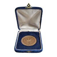 مدال برنز جام تخت جمشید 1352 (با جعبه فابریک) - UNC - محمد رضا شاه