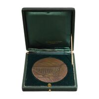 مدال برنز یادبود افتتاح سد سفید رود 1341 (با جعبه فابریک) - AU - محمد رضا شاه