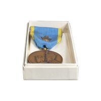 مدال برنز آویزی تاجگذاری 1346 - روز - با جعبه فابریک - AU - محمد رضا شاه