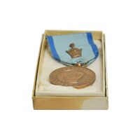 مدال یادبود آویزی بیست و پنجمین سده - روز - با جعبه فابریک - AU - محمد رضا شاه