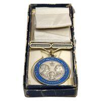 مدال یادبود میلاد فرخنده والا حضرت همایون ولیعهد 1348 (با جعبه و روبان فابریک) - EF45 - محمد رضا شاه