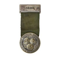 مدال آویز یادبود مسابقات جهانی کشتی تهران 1352 (مربی) - VF - محمد رضا شاه