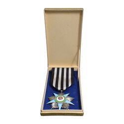 نشان افتخار درجه 3 (با جعبه فابریک) - AU - محمدرضا شاه