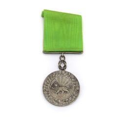 مدال نقره بپاداش خدمت (با جعبه و روبان فابریک) - UNC - رضا شاه
