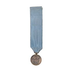 مدال یادگار تاجگذاری 1305 (با روبان فابریک) - شب - MS64 - رضا شاه