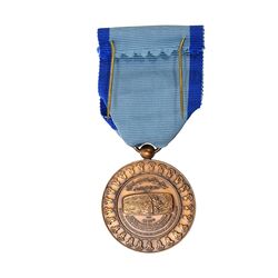 مدال یادبود آویزی بیست و پنجمین سده (روز) - با جعبه فابریک - AU58 - محمد رضا شاه