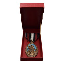 مدال آویز حزب رستاخیز (روز) با جعبه و روبان فابریک - UNC - محمد رضا شاه