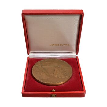 مدال برنز یادبود آغاز بهره برداری از سد رضا شاه کبیر 2535 (با جعبه فابریک) - UNC - محمد رضا شاه