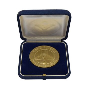 مدال برنز بانک عمران به مناسبت جام جهانی بولینگ 1355 (با جعبه) - محمد رضا شاه