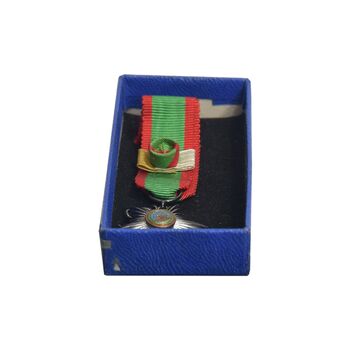 نشان همایونی درجه دو - با جعبه و روبان فابریک - شب - UNC - رضا شاه