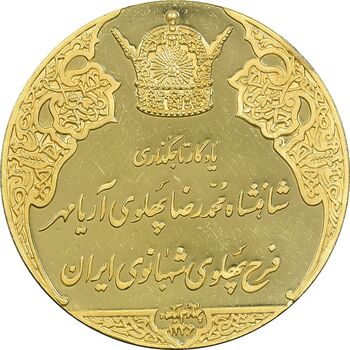 مدال طلا انقلاب سفید 1346 - UNC - محمد رضا شاه