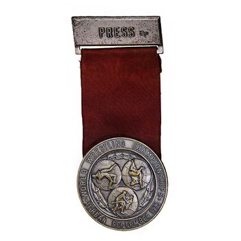 مدال آویز یادبود مسابقات جهانی کشتی تهران 1352 - EF45 - محمد رضا شاه