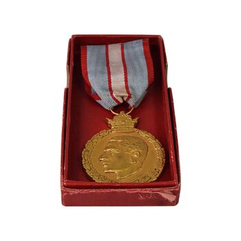 مدال یادبود 28 مرداد 1332 (با روبان و جعبه فابریک) - AU - محمدرضا شاه