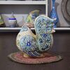 مجسمه خروس سفال لعابی در چیدمان