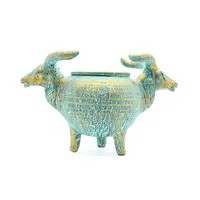 ظرف سفالی پتینه با طرح دو سر گاو