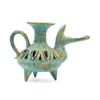 کوزه سه پایه مشبک سفالی پتینه