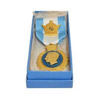 نشان بیست و پنجمین سال سلطنت (با جعبه فابریک) - UNC - محمد رضا شاه