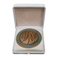 مدال یادبود بازی های آسیایی تهران 1353 (جعبه فابریک) - UNC - محمد رضا شاه