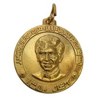 مدال آویز طلایی مسابقات فوتبال جام ولیعهد 1350 - UNC - محمد رضا شاه