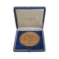 مدال یادبود مسابقات جهانی وزنه برداری تهران 1336 (با جعبه فابریک) - AU - محمد رضا شاه