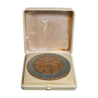 مدال یادبود بازی های آسیایی تهران 1353 (جعبه فابریک) - UNC - محمد رضا شاه