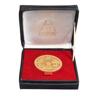 مدال طلا انقلاب سفید 1346 (با جعبه فابریک) - UNC - محمد رضا شاه