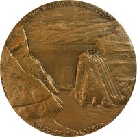 مدال برنز یادبود آغاز بهره برداری از سد رضا شاه کبیر 2535 (با جعبه فابریک) - UNC - محمد رضا شاه