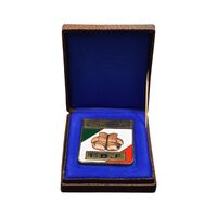 نشان فدراسیون بوکس آماتور ایران (با جعبه فابریک) - UNC - محمد رضا شاه