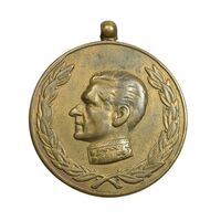 مدال آویزی 2500 سال شاهنشاهی ایران - VF - محمد رضا شاه