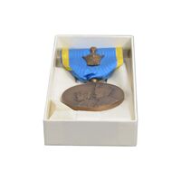 مدال برنز آویزی تاجگذاری 1346 (روز) با جعبه فابریک - UNC - محمد رضا شاه