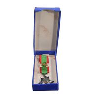 نشان همایونی درجه سه - با جعبه و روبان فابریک - شب - UNC - رضا شاه