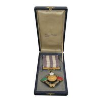 نشان خدمات ورزشی - با روبان و جعبه فابریک - AU - محمد رضا شاه