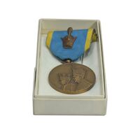 مدال برنز آویزی تاجگذاری 1346 (روز) با جعبه فابریک - AU - محمد رضا شاه