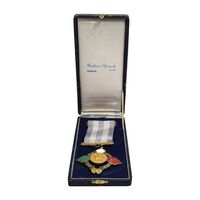 نشان خدمات ورزشی - با روبان و جعبه فابریک - EF - محمد رضا شاه