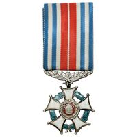 نشان خدمت شهربانی - با روبان - EF45 - رضا شاه