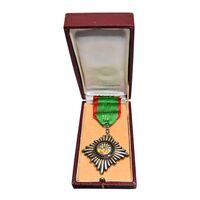 نشان همایونی درجه پنج - با جعبه و روبان فابریک - AU50 - رضا شاه