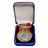 نشان دادگستری درجه 1 - با جعبه فابریک کوچک - AU - محمد رضا شاه