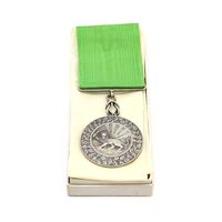 مدال نقره بپاداش خدمت (با جعبه و روبان فابریک) - UNC - رضا شاه