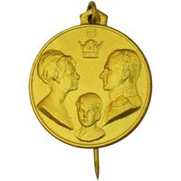 مدال آویزی تاجگذاری (سه رخ) - با پک فابریک - MS66 - محمد رضا شاه