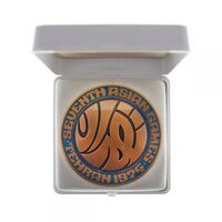 مدال یادبود بازی های آسیایی تهران 1353 - با جعبه - محمد رضا شاه