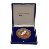 مدال یادبود مسابقات جهانی شمشیربازی تهران 1346 (با جعبه فابریک) - AU - محمد رضا شاه